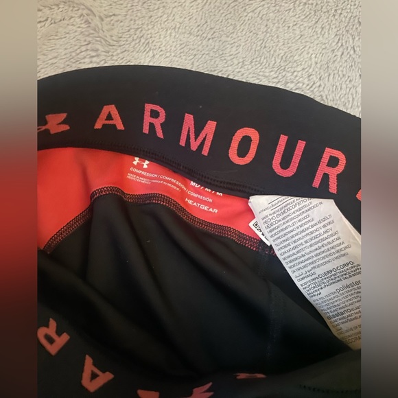 Under Armour Cropped Leggings Hot Neon Pink Stripes - Picture 3 of 3